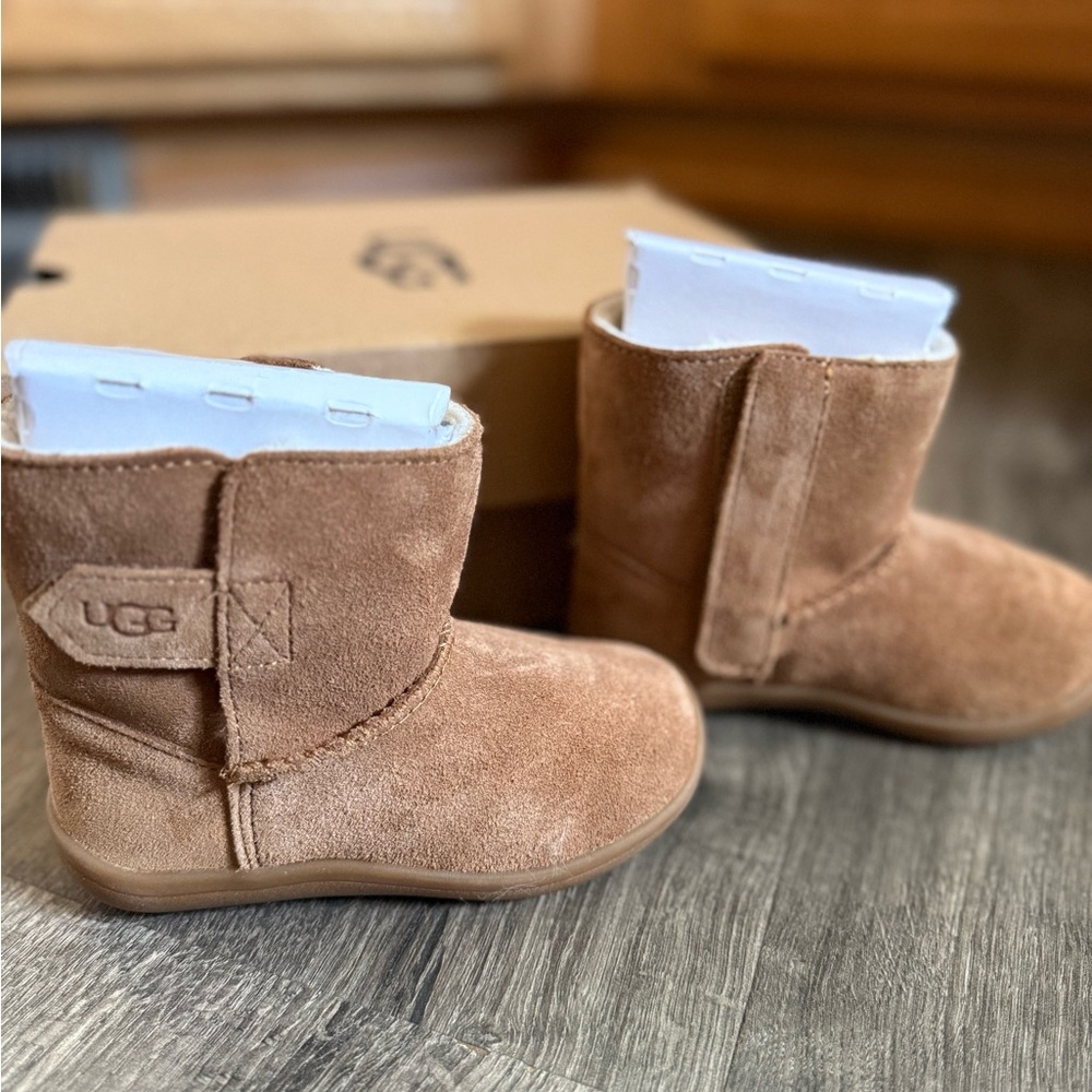 UGG Toddler Girl Brown Keelan Boots - Picture 5 of 9